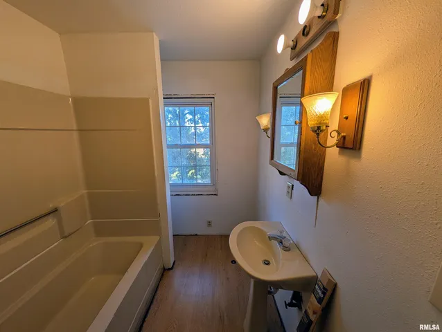 $94,900 | 20560 East 250th Street, Blandinsville, IL 61420