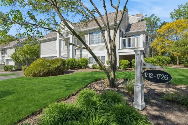 $365,000 | 1720 Sienna Court, Wheeling, IL 60090