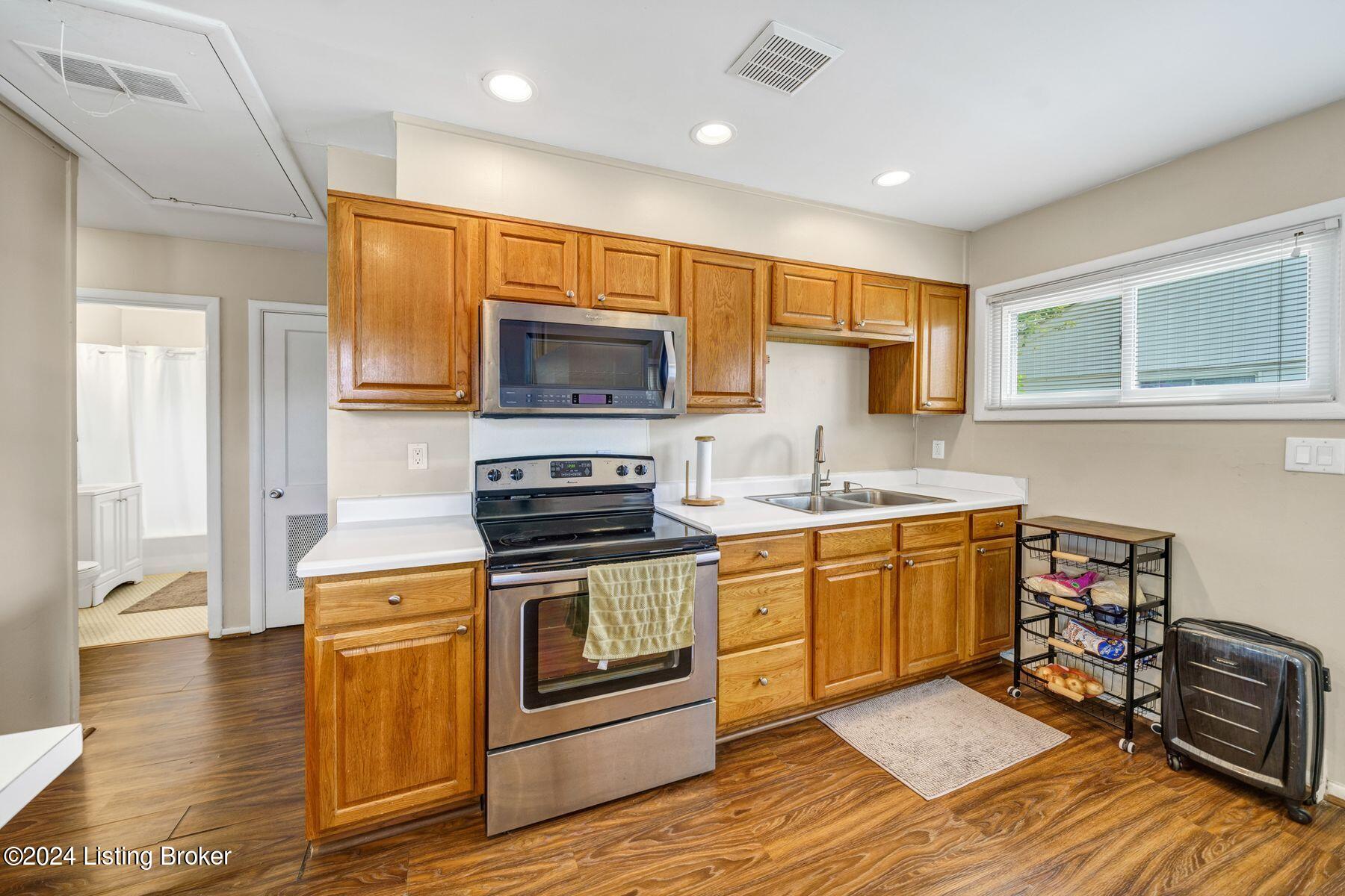 4817 Redstart Road Louisville, KY 40213 - Photo 9 of 36 photo_online_008