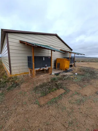 a view of a house with backyard