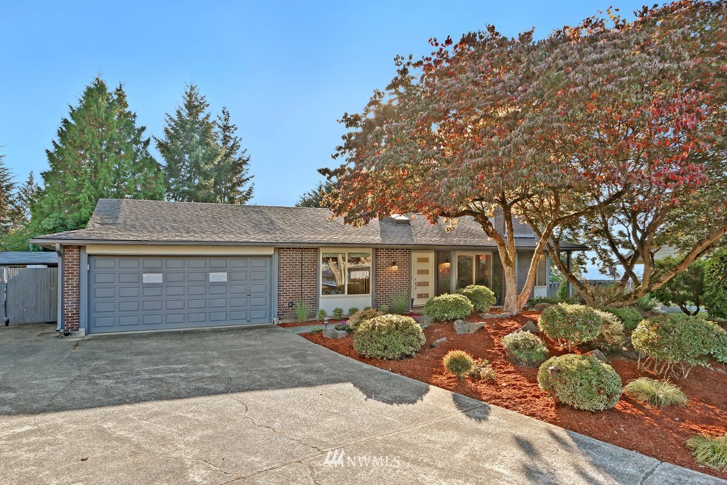 2025 Jones Circle Southeast Renton, WA 98055 - Photo 2 of 25 Gallery Image 2