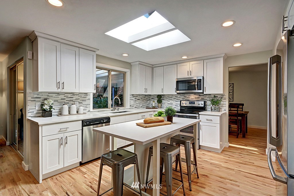 2025 Jones Circle Southeast Renton, WA 98055 - Photo 11 of 25 Gallery Image 11