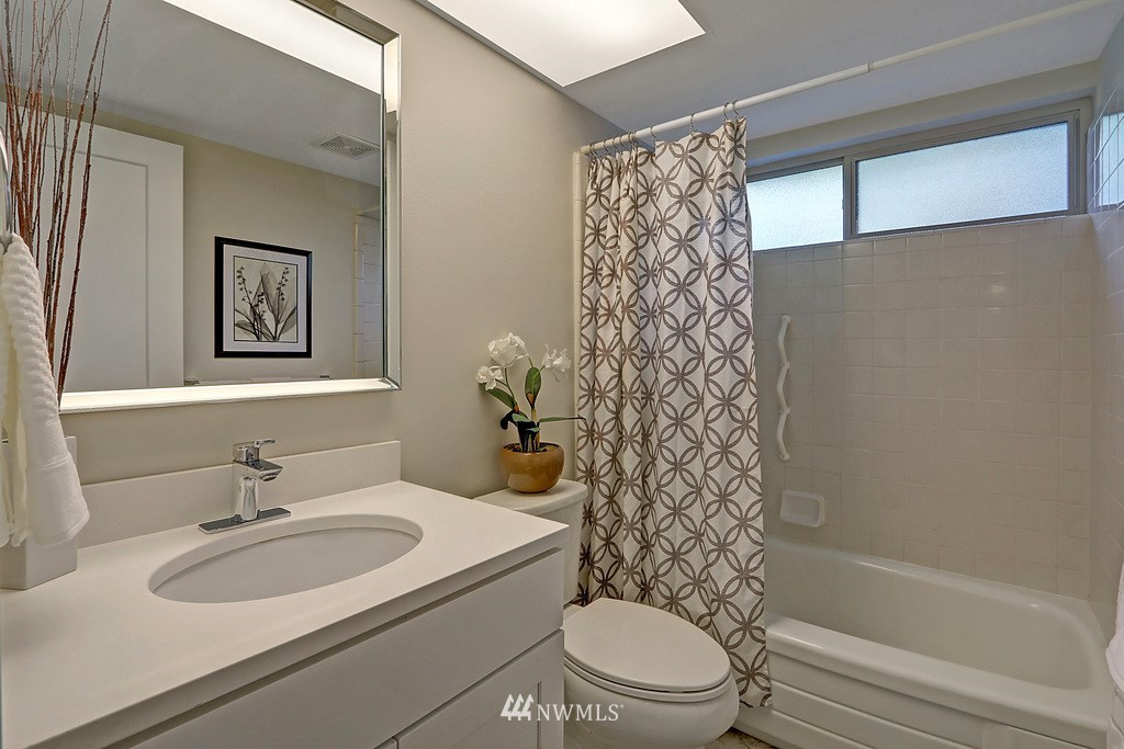 2025 Jones Circle Southeast Renton, WA 98055 - Photo 17 of 25 Gallery Image 17