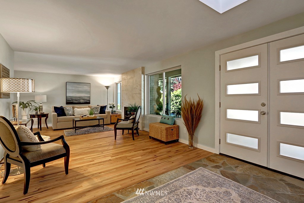 2025 Jones Circle Southeast Renton, WA 98055 - Photo 7 of 25 Gallery Image 7