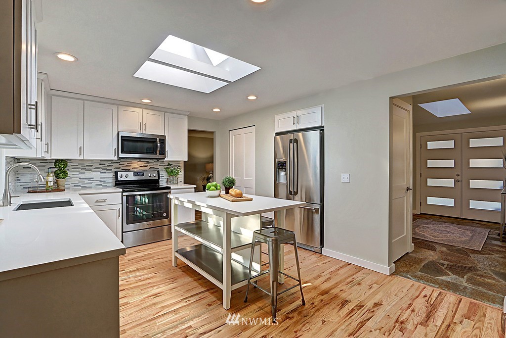 2025 Jones Circle Southeast Renton, WA 98055 - Photo 10 of 25 Gallery Image 10