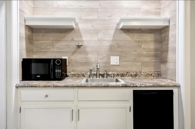 $269,900 | 858 Winding Ln Street, Derby, KS 67037