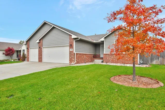 $269,900 | 858 Winding Ln Street, Derby, KS 67037