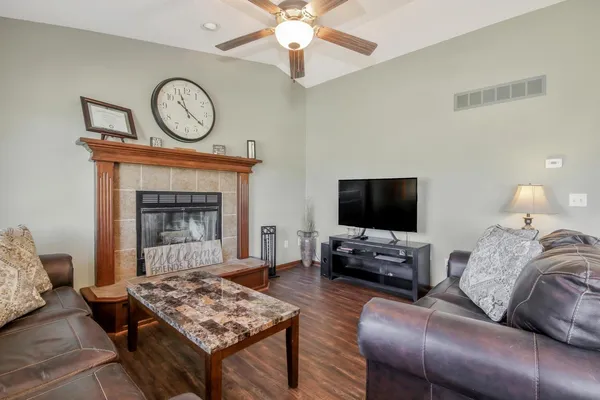 $269,900 | 858 Winding Ln Street, Derby, KS 67037