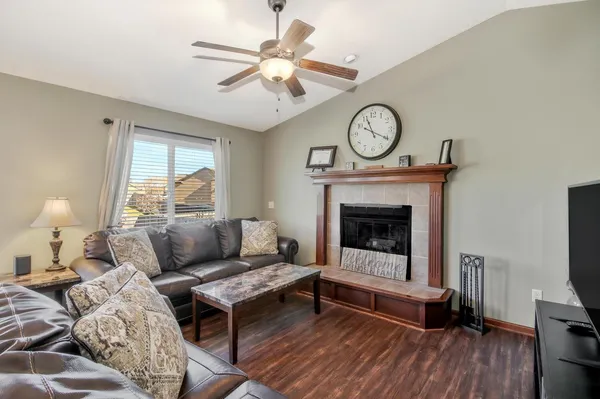 $269,900 | 858 Winding Ln Street, Derby, KS 67037