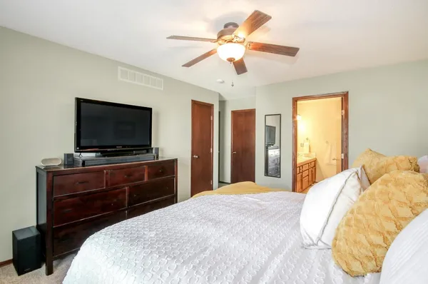 $269,900 | 858 Winding Ln Street, Derby, KS 67037