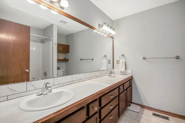 $269,900 | 858 Winding Ln Street, Derby, KS 67037