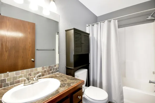 $269,900 | 858 Winding Ln Street, Derby, KS 67037