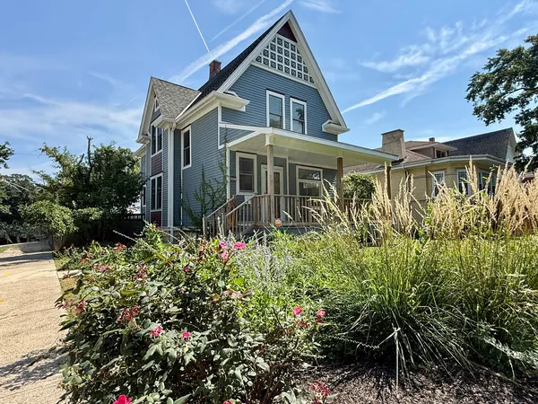 $519,900 | 9801 South Longwood Drive, Chicago, IL 60643