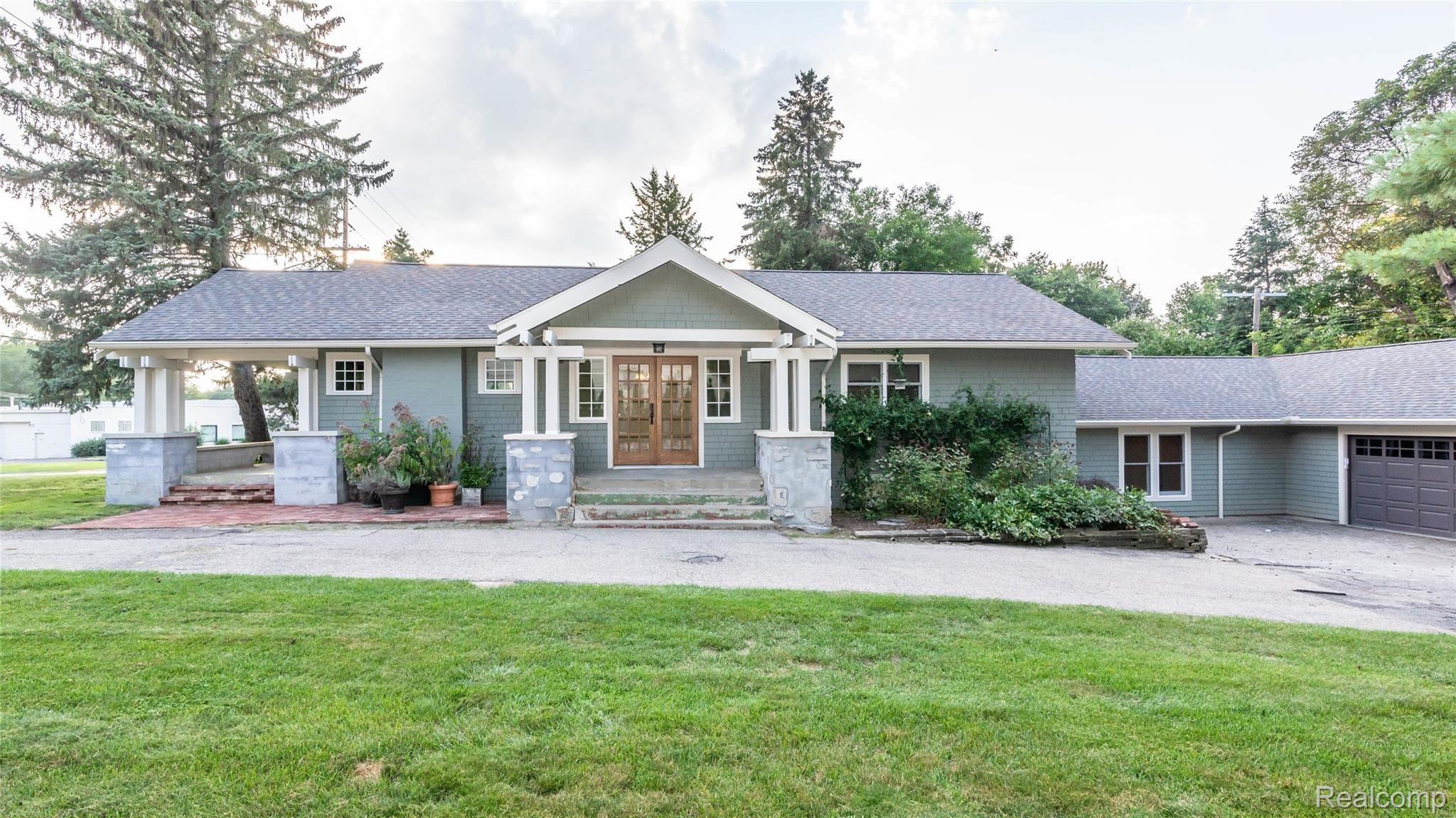 1952 Ward Road Bloomfield Hills, MI 48302 - Photo 3 of 44 000_5.jpg