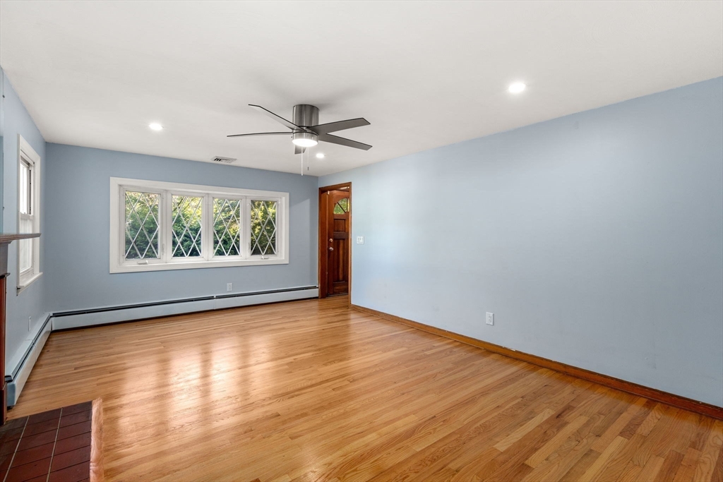 85 Keddy Street Springfield, MA 01109 - Photo 3 of 22