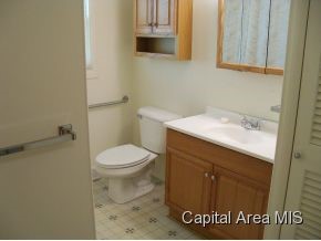 18 Beverly Drive Springfield, IL 62702 - Photo 9 of 10
