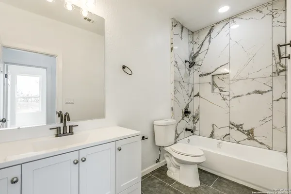 $399,999 | 104 Flor Del Sol Road, San Antonio, TX 78264