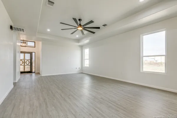 $399,999 | 104 Flor Del Sol Road, San Antonio, TX 78264