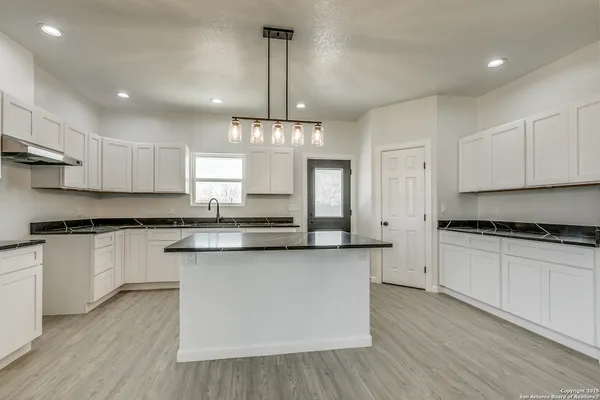 $399,999 | 104 Flor Del Sol Road, San Antonio, TX 78264