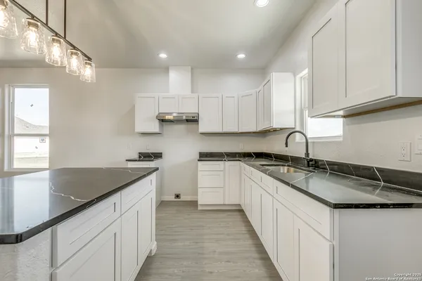 $399,999 | 104 Flor Del Sol Road, San Antonio, TX 78264