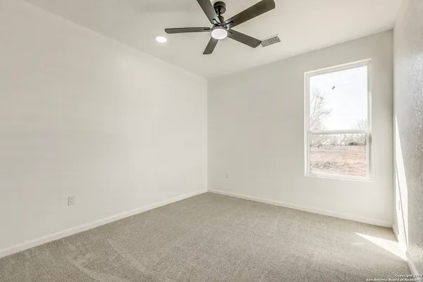 $399,999 | 104 Flor Del Sol Road, San Antonio, TX 78264