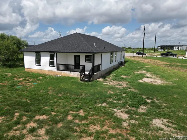 $399,999 | 104 Flor Del Sol Road, San Antonio, TX 78264