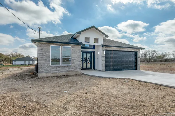 $399,999 | 104 Flor Del Sol Road, San Antonio, TX 78264