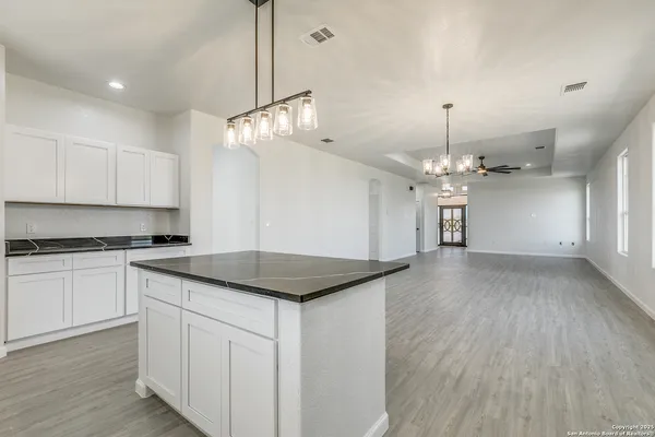 $399,999 | 104 Flor Del Sol Road, San Antonio, TX 78264