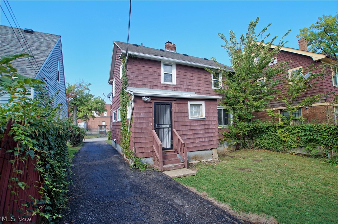 16312 Helmsdale Road Cleveland, OH 44112 - Photo 4 of 28