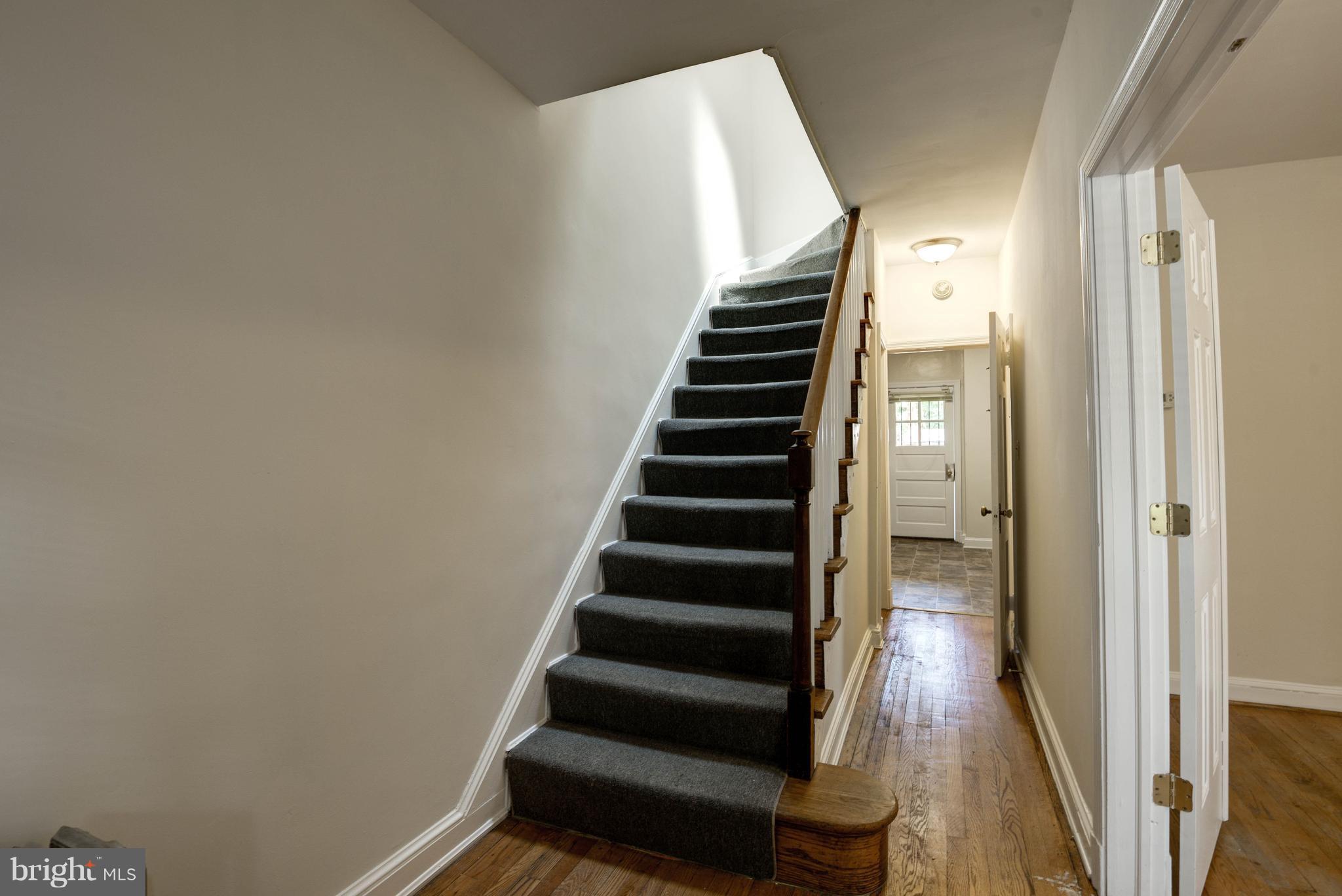 607 4th Street Northeast Washington, DC 20002 - Photo 4 of 30 Entry/Hallway