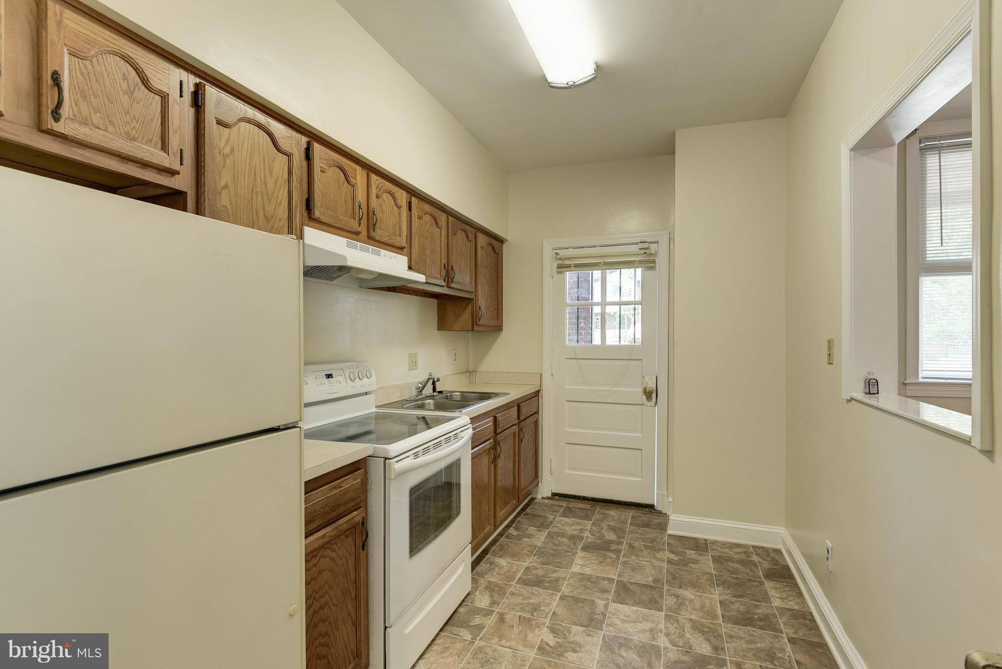 607 4th Street Northeast Washington, DC 20002 - Photo 10 of 30 Kitchen