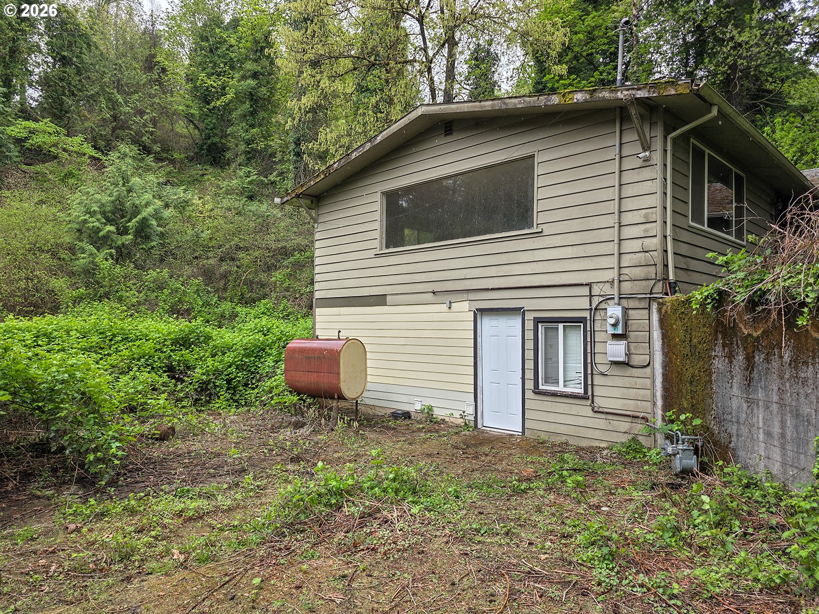 4410 Southeast Aldercrest Road Milwaukie, OR 97222 - Photo 26 of 28 a front view of a house with garden