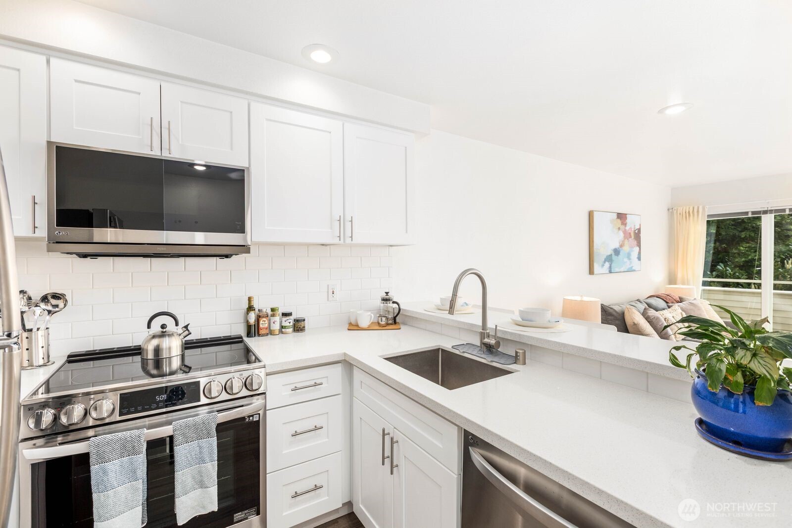 10237 Southeast 3rd Street, Unit 5 Bellevue, WA 98004 - Photo 5 of 35
