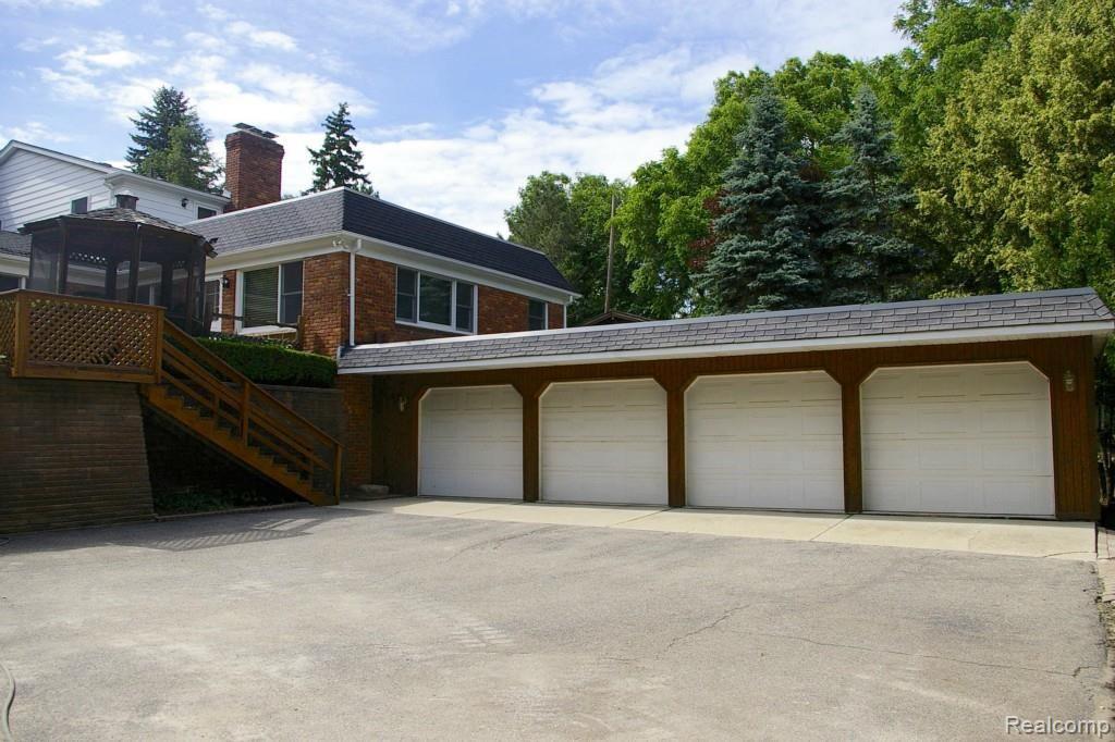20300 Beck Road Northville, MI 48167 - Photo 14 of 22 4 of the 6 Car Garage