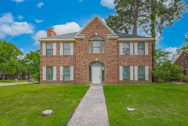 $369,000 | 215 Wood Cir Lane, Houston, TX 77015