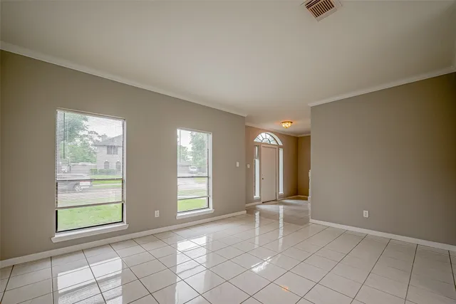 $369,000 | 215 Wood Cir Lane, Houston, TX 77015