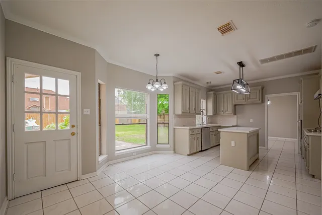 $369,000 | 215 Wood Cir Lane, Houston, TX 77015