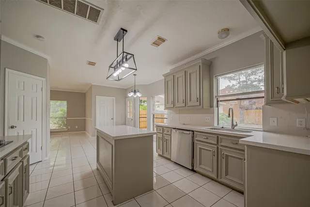 $369,000 | 215 Wood Cir Lane, Houston, TX 77015