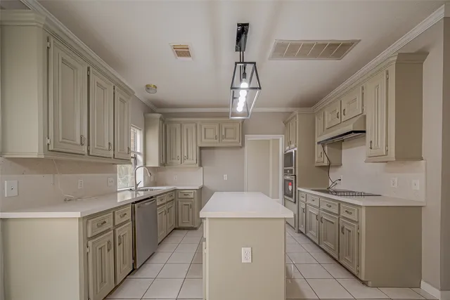 $369,000 | 215 Wood Cir Lane, Houston, TX 77015