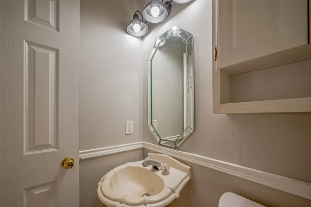 $369,000 | 215 Wood Cir Lane, Houston, TX 77015