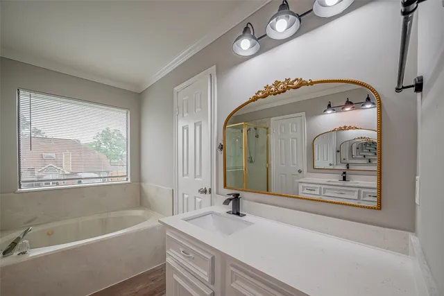 $369,000 | 215 Wood Cir Lane, Houston, TX 77015