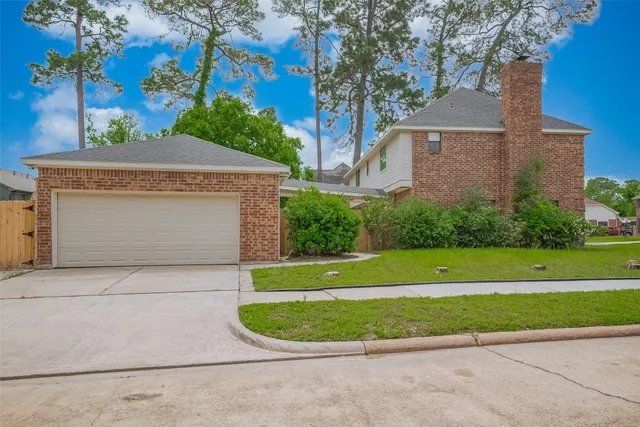 $369,000 | 215 Wood Cir Lane, Houston, TX 77015
