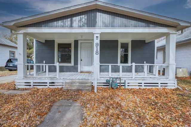 $126,900 | 918 East 15th Avenue, Winfield, KS 67156