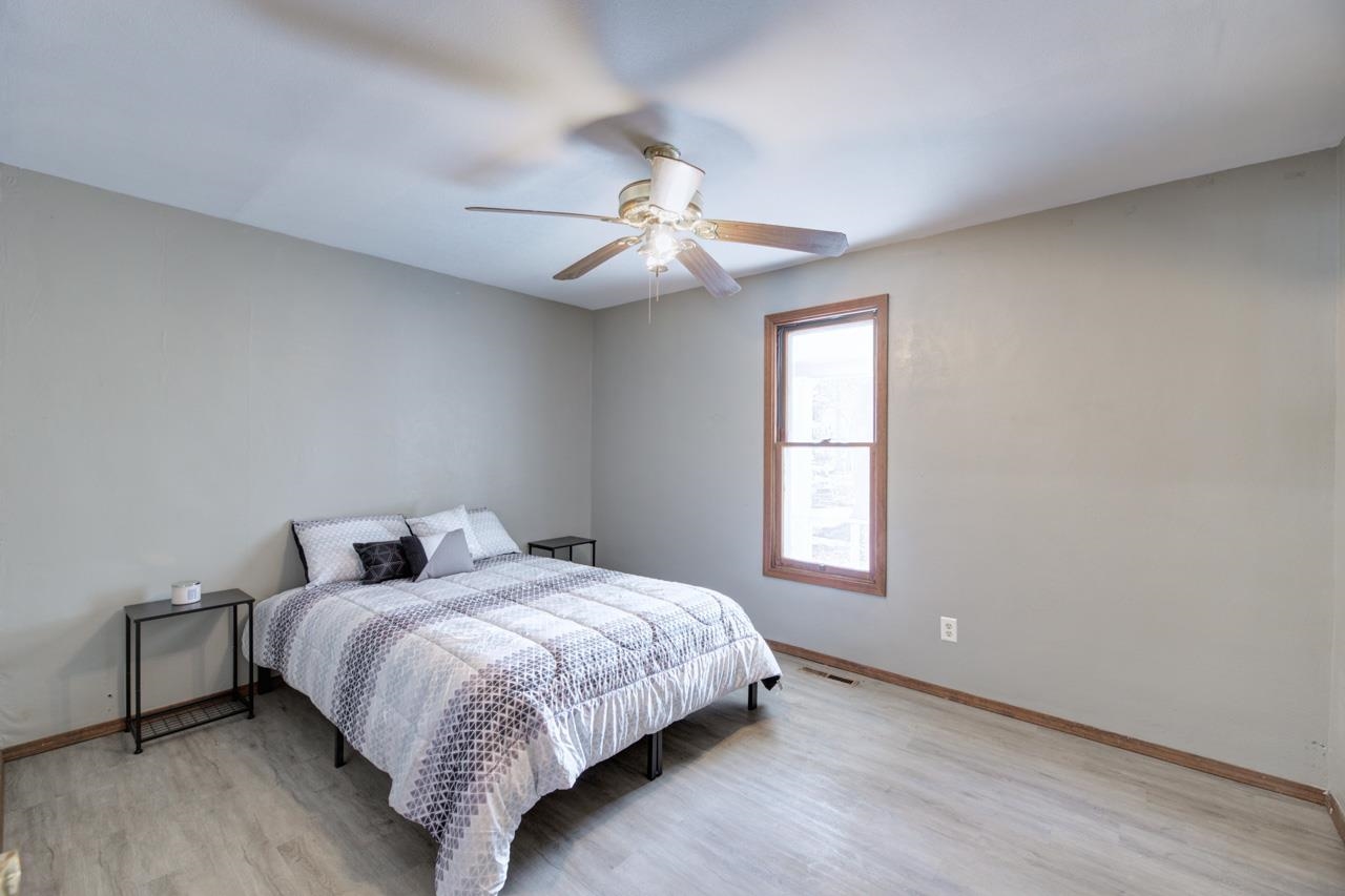 918 East 15th Avenue Winfield, KS 67156 - Photo 12 of 26