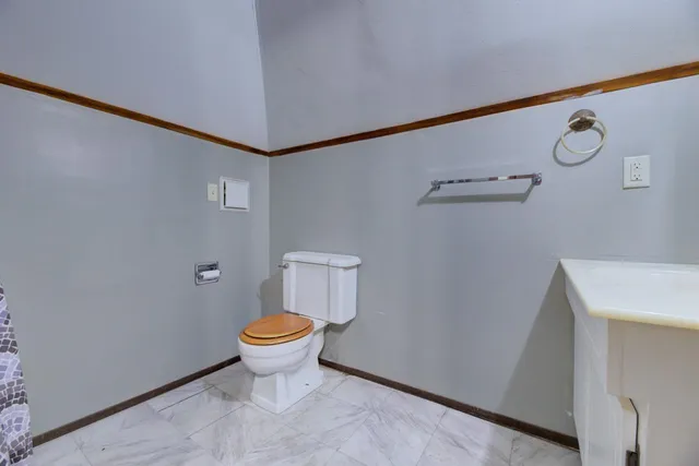 $126,900 | 918 East 15th Avenue, Winfield, KS 67156