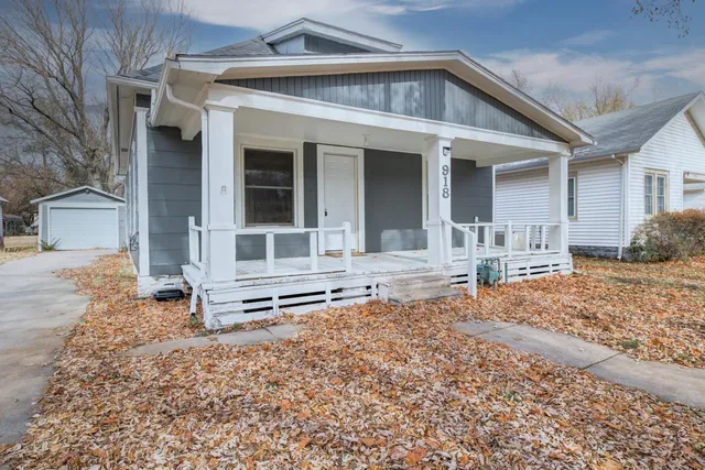 $126,900 | 918 East 15th Avenue, Winfield, KS 67156