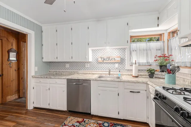 $300,000 | 90 South Clymer Street, Pentwater, MI 49449