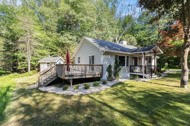 $300,000 | 90 South Clymer Street, Pentwater, MI 49449