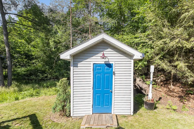 $300,000 | 90 South Clymer Street, Pentwater, MI 49449