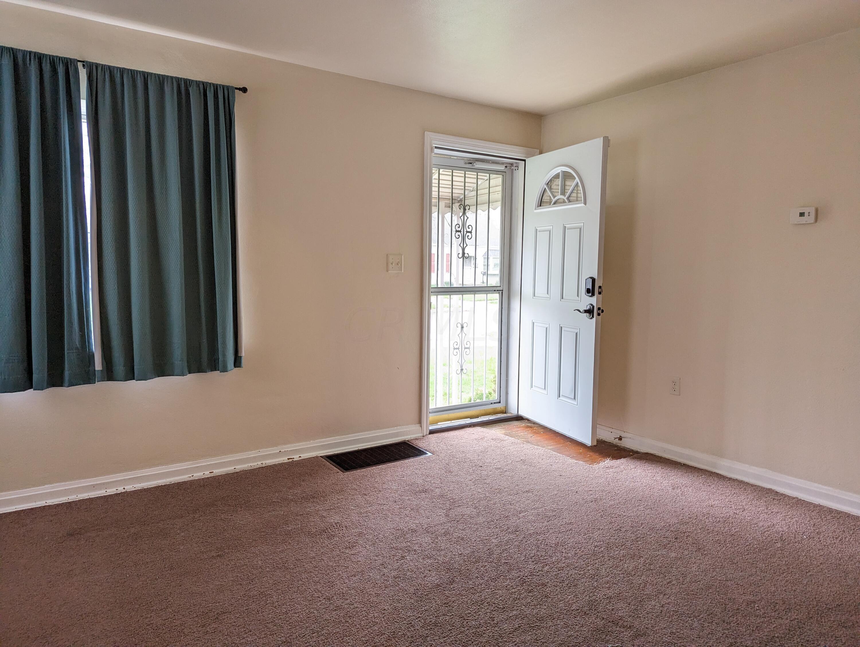 2431 Irwin Avenue Springfield, OH 45505 - Photo 3 of 12 PXL_20230406_172423785